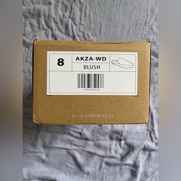 Journee Collection Akza Mule in Blush 8 WIDE - Picture 2 of 12